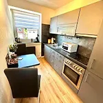 Stylische Naehe Aachen, Wlan, Netflix, Kostenlose Parkplaetze, Modern & Gemuetlich Daire Würselen