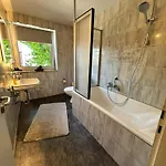 Stylische Naehe Aachen, Wlan, Netflix, Kostenlose Parkplaetze, Modern & Gemuetlich *