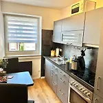 Daire Stylische Naehe Aachen, Wlan, Netflix, Kostenlose Parkplaetze, Modern & Gemuetlich Würselen