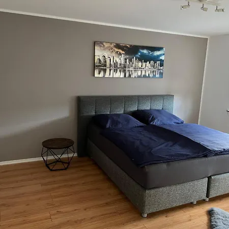 Apartment Haus Mit 2 Schoenen Wurselen