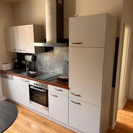 Haus Mit 2 Schoenen Wurselen