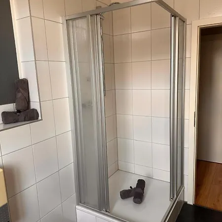 Haus Mit 2 Schoenen Apartment Wurselen