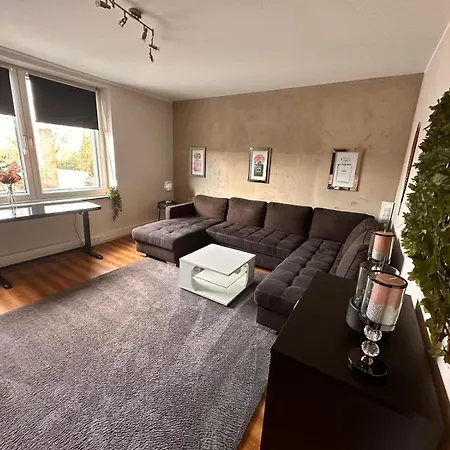 Haus Mit 2 Schoenen