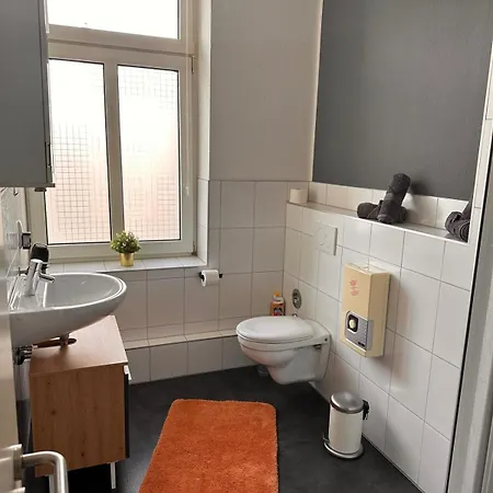 Apartment Haus Mit 2 Schoenen Wurselen