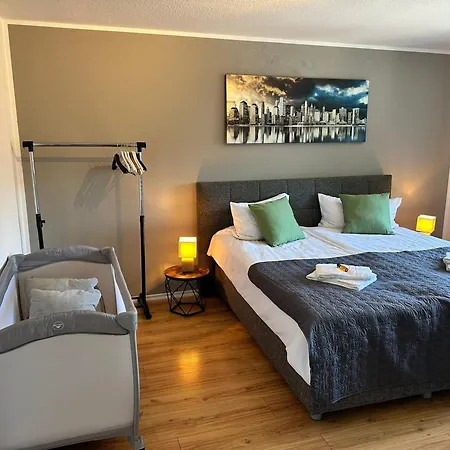 Stylische Naehe Aachen, Wlan, Netflix, Kostenlose Parkplaetze, Modern & Gemuetlich * Вюрзелен